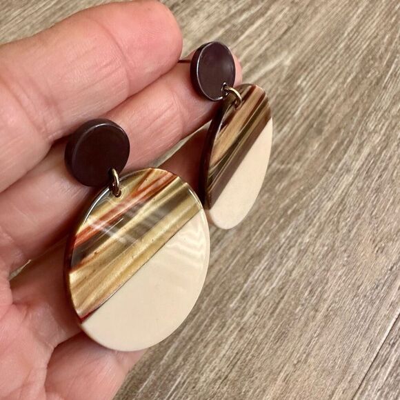 C est 1946 circle statement earrings - Picture 9 of 9